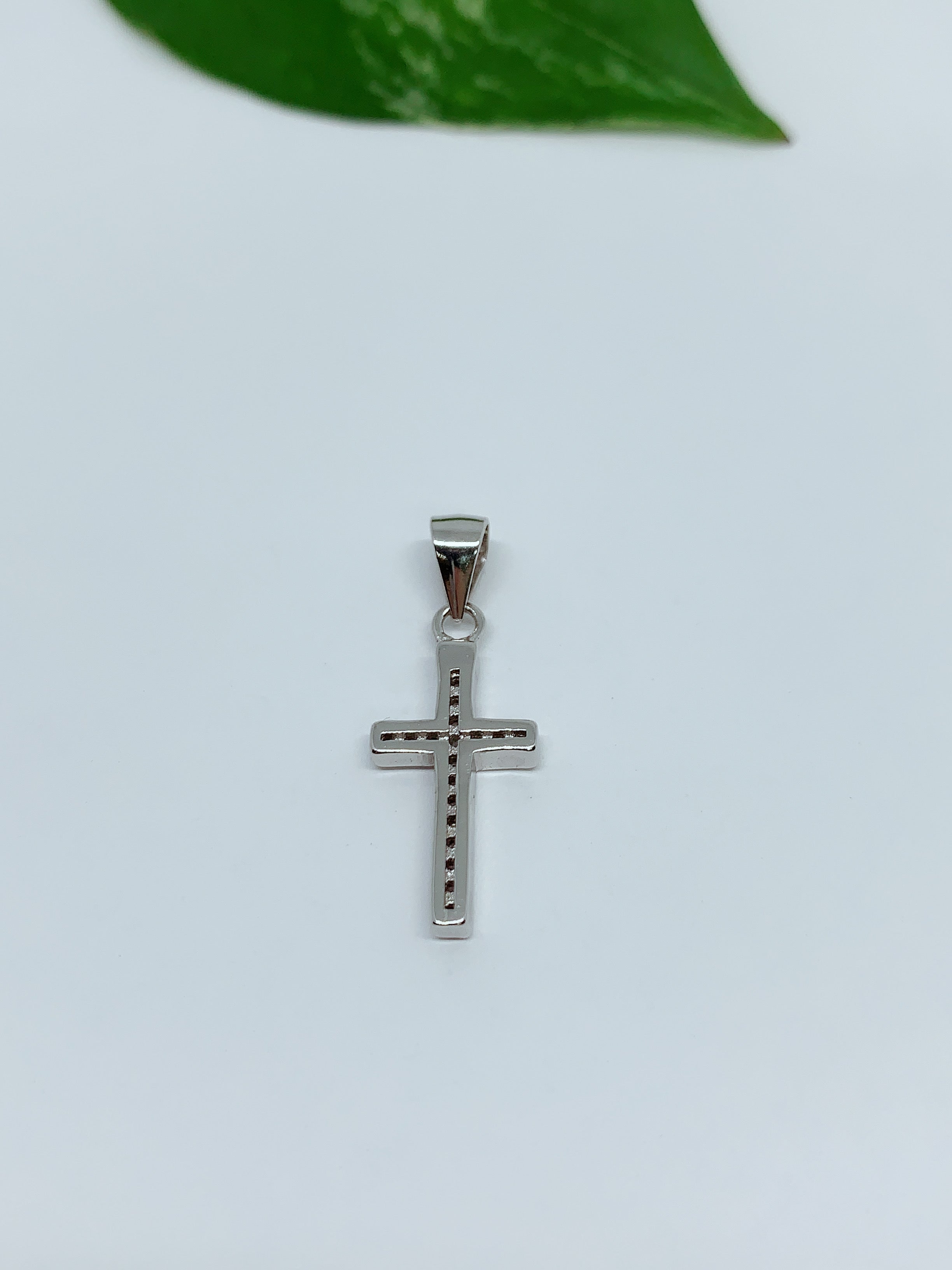 Sterling silver cross pendant