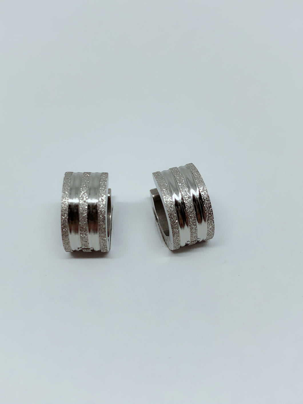 Stainless steel hinge earring