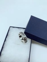 Load image into Gallery viewer, Sterling silver men’s ring
